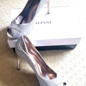 Ver cute Alfani silver sparkly heels